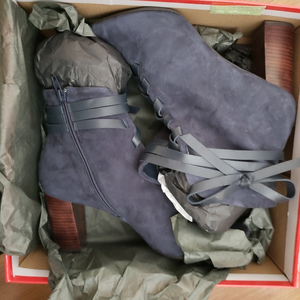 Aerosoles  pretty bird booties